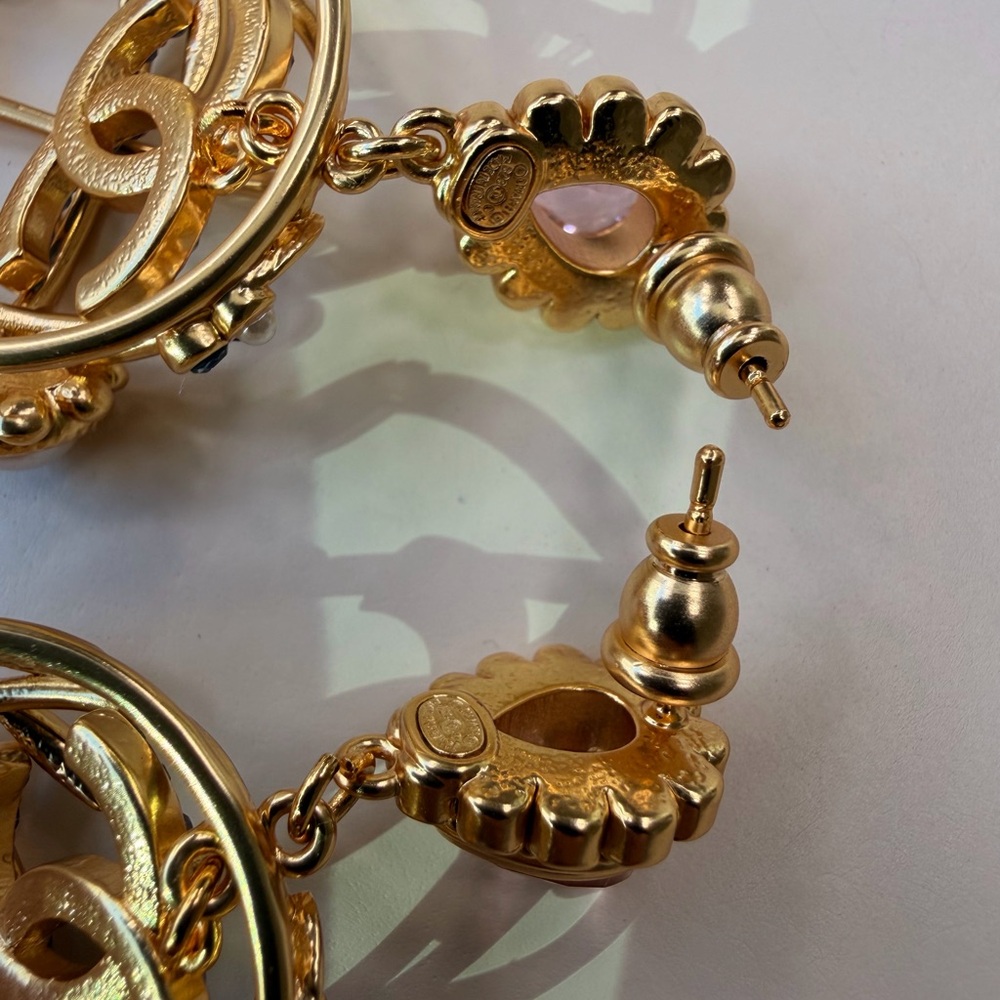 🕊️🌸✨Vintage Chanel Gold Earrings ✨🌸🕊️ - Picture 3 of 10